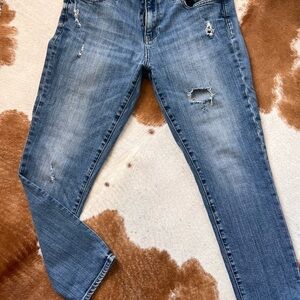 GAP Mid-Rise & Distressed Girlfriend Jeans 👖